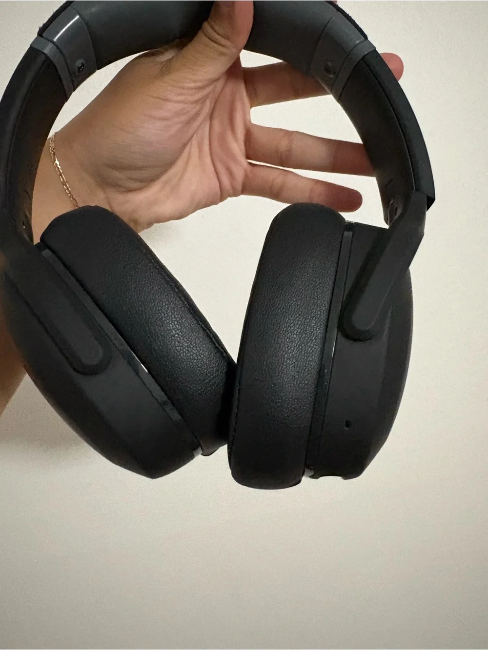 Skull candies Black headphones with 3.5mm Jack and USB Cable